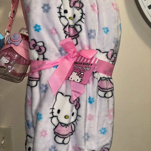 Hello kitty viral spring blanket! - Picture 2 of 3